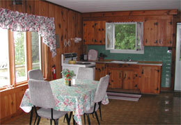 Vermont lake rental: lakeside cottage kitchen
